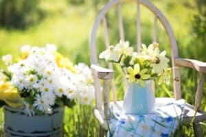 A vase of flowers on a table