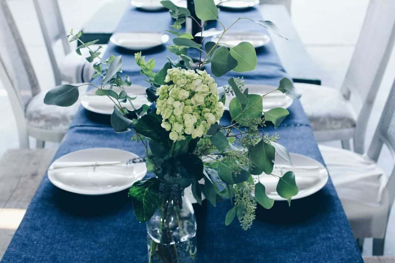 A vase of flowers on a table