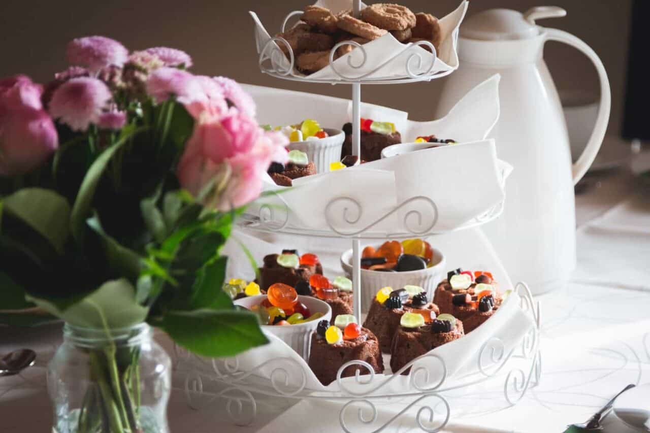 A vase of flowers on a table