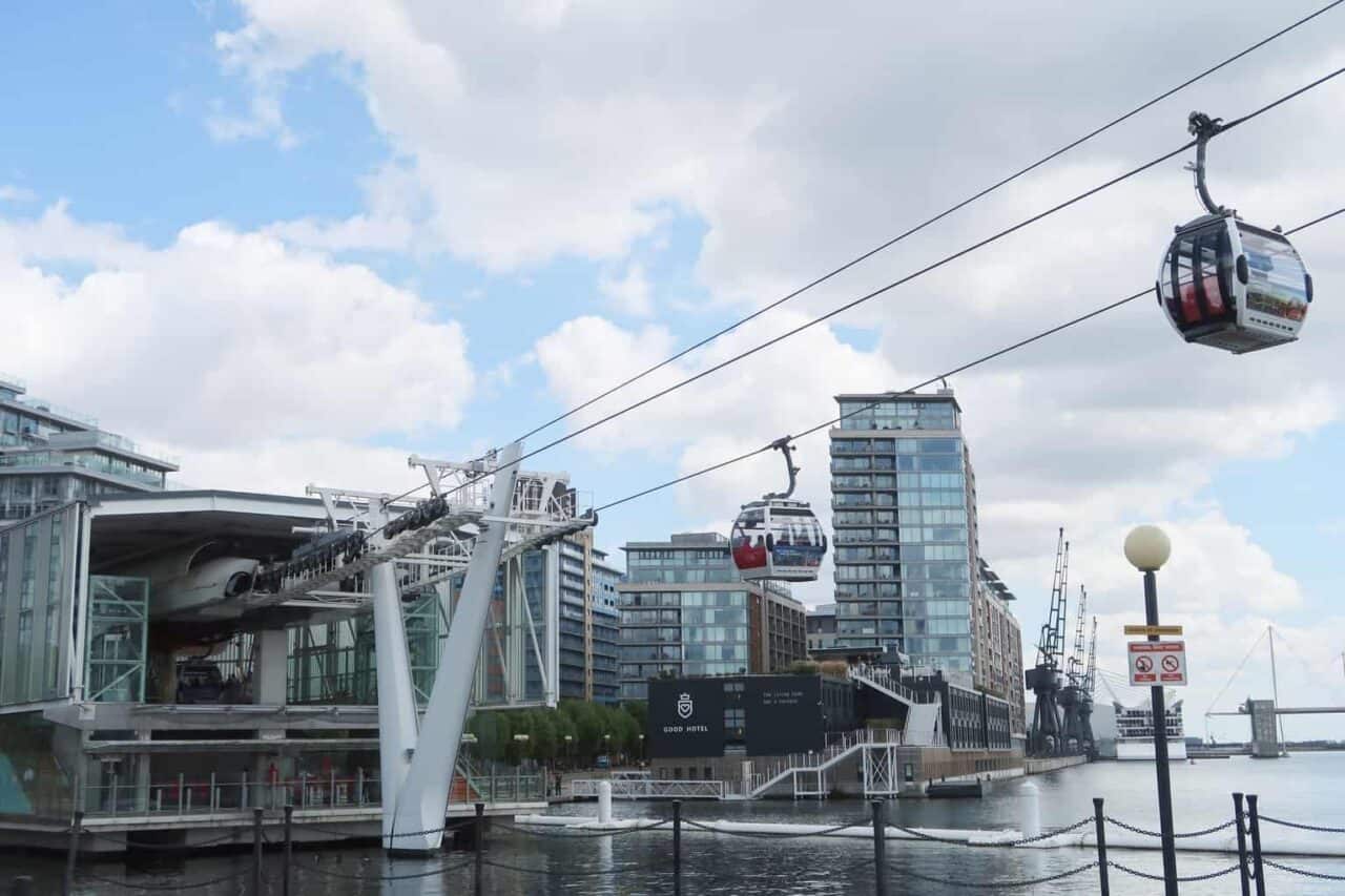 A crane next to a building