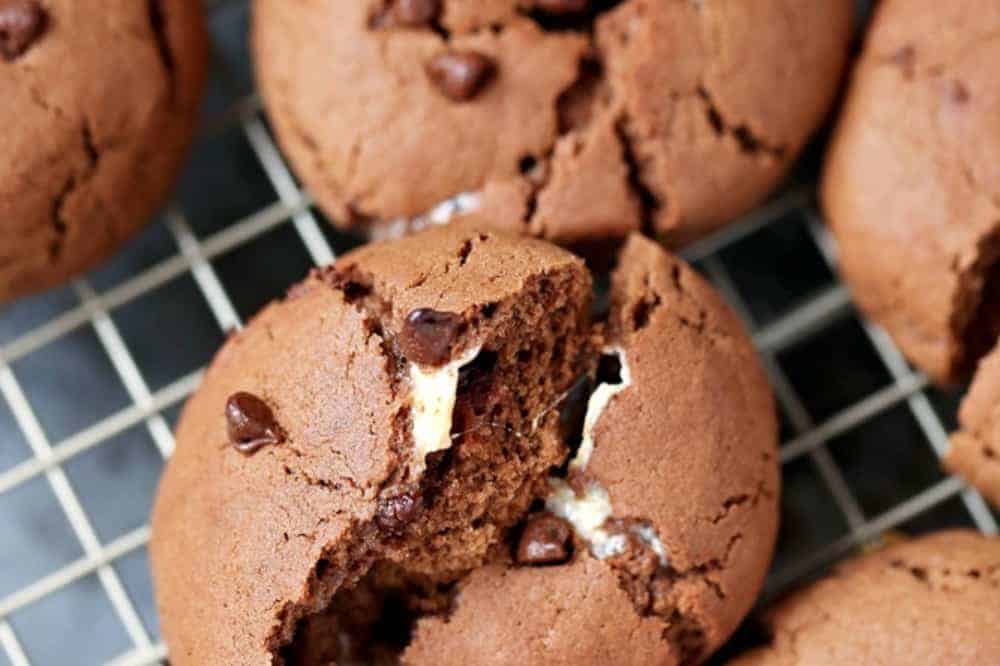 A close up of a chocolate cake