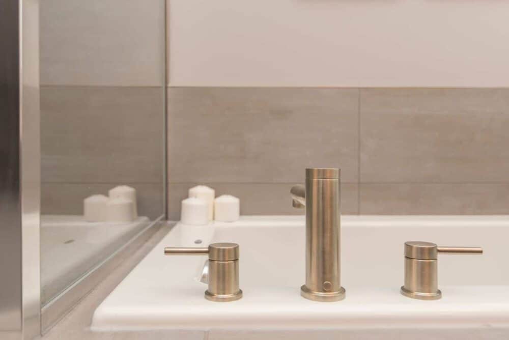 Combining Taste with Functionality: 6 Bathroom Organisation Ideas You Can Apply Today