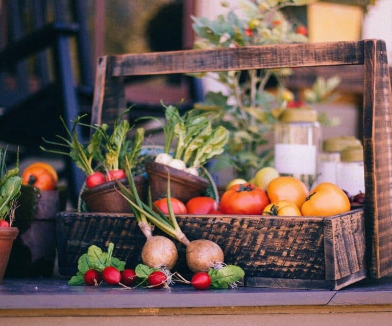 A bowl of fruit