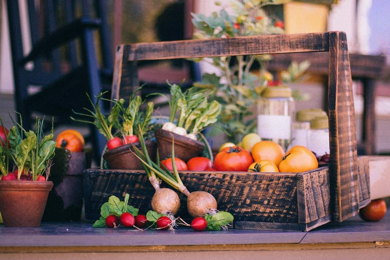 A bowl of fruit