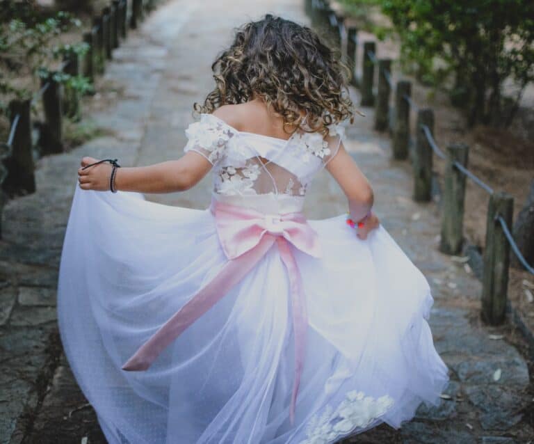 How Junior Bridesmaids Should Choose the Best Wedding Dress