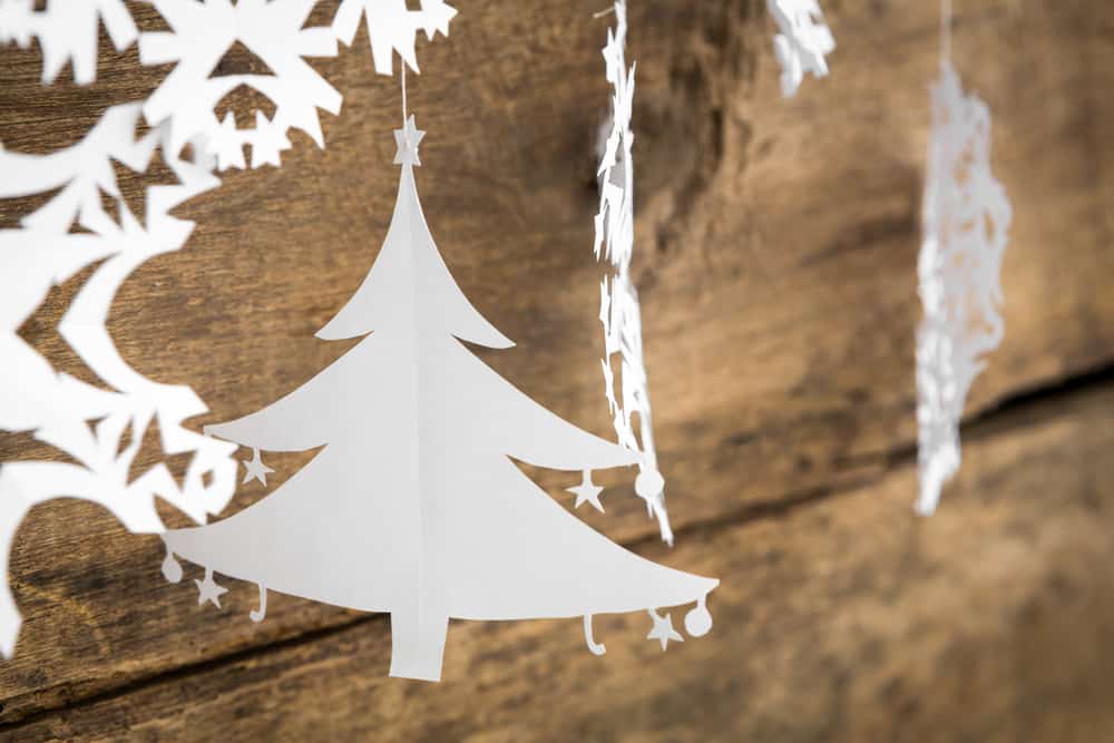 Five Beautiful Winter Crafts With Paper Snowflakes