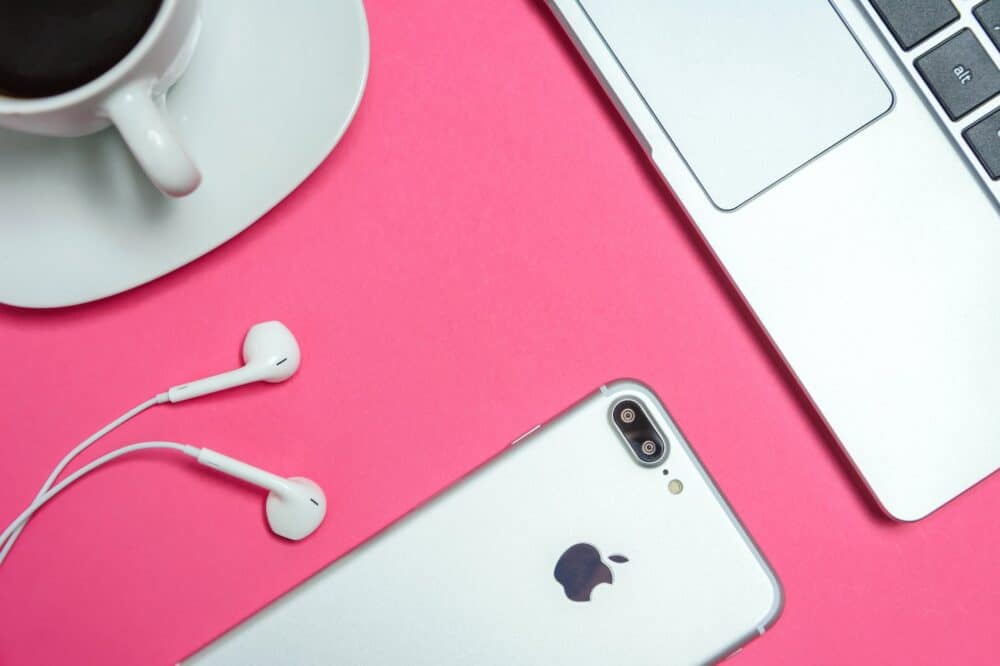 6 Reasons to Stick with Your Trusty Earphones for Music Listening