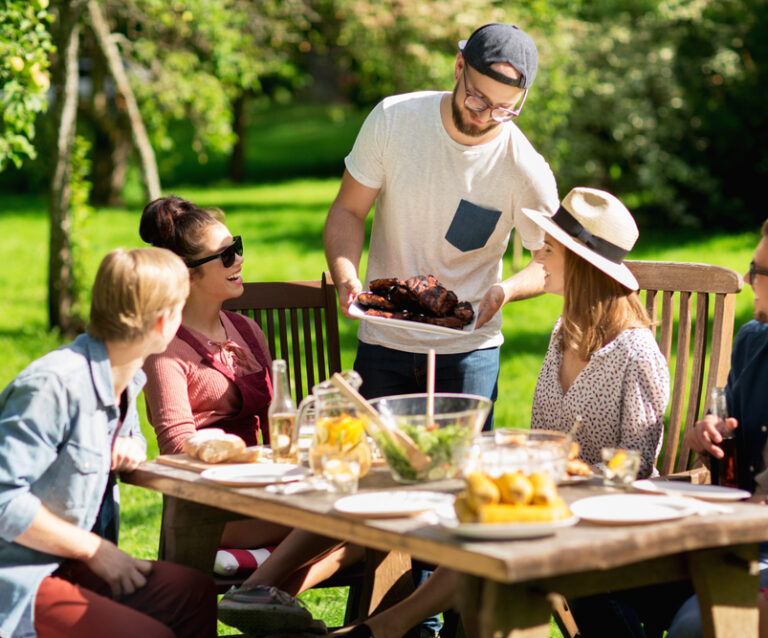 Large Family, Large Garden: Furniture That Fits