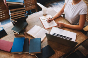8 Best Reviewed Online Universities Around the World in 2025