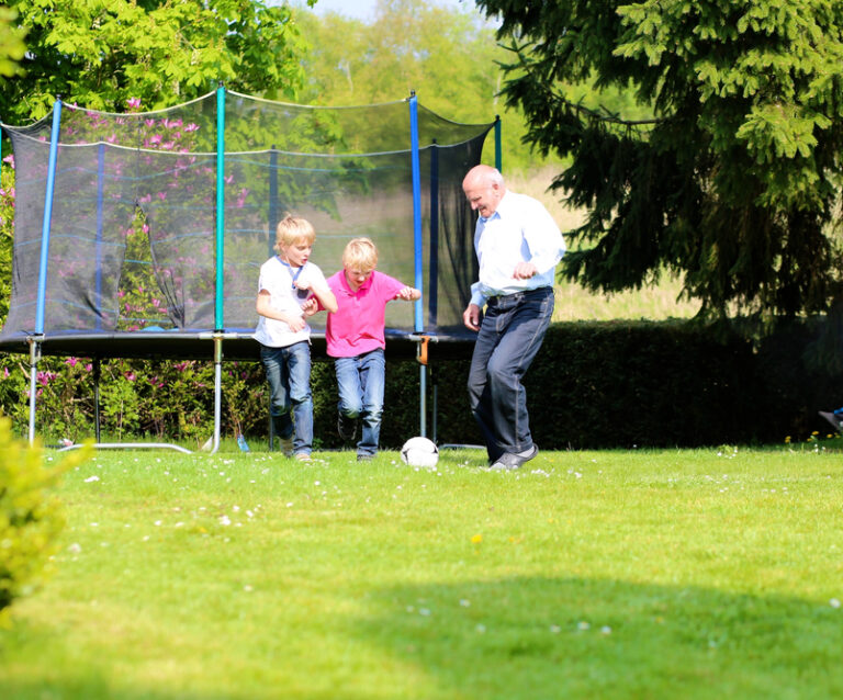 4 Ways to Make a Low-Maintenance Family Backyard for Busy Parents