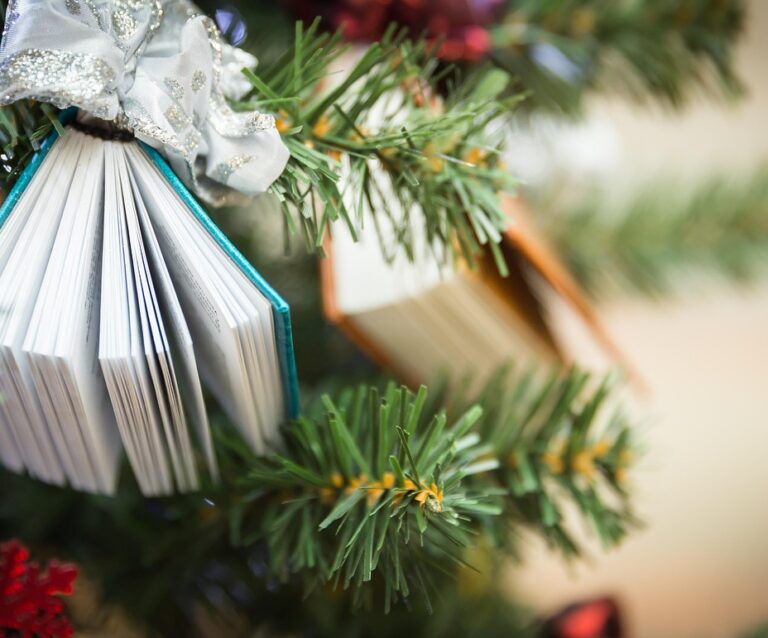 How to Create a Christmas Photo Book Full of Joy and Memories