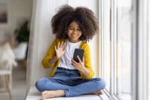 How Parents Can Manage Kids’ Screen Time & Social Media Risks