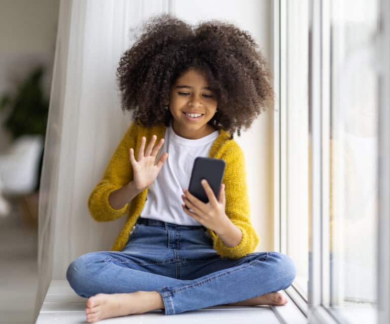 How Parents Can Manage Kids’ Screen Time & Social Media Risks